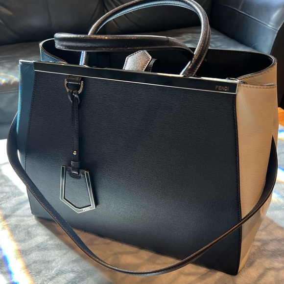 Fendi Vitello (Regular) Medium 2Jours Tote - Picture 2 of 16